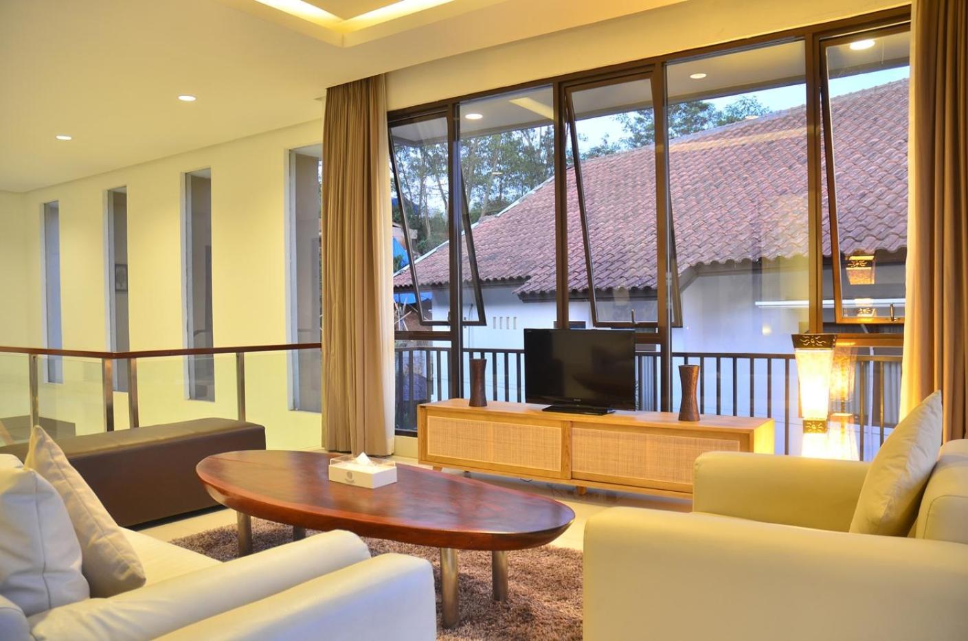Oyama City View Villa 4 Bedrooms With A Private Swimming Pool Bandung Eksteriør billede