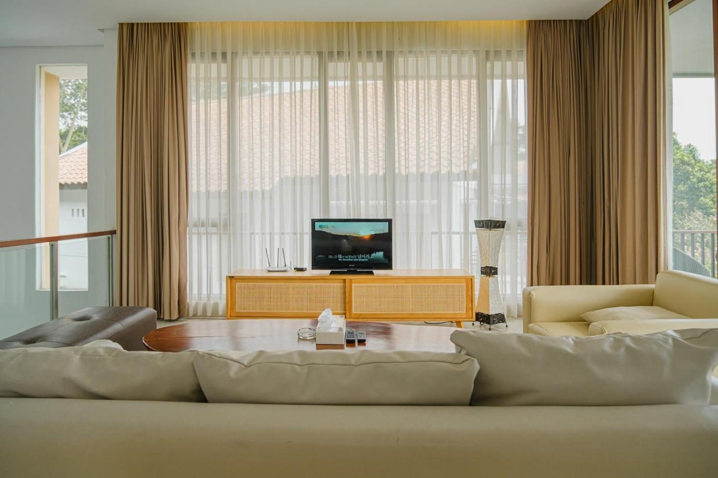 Oyama City View Villa 4 Bedrooms With A Private Swimming Pool Bandung Eksteriør billede