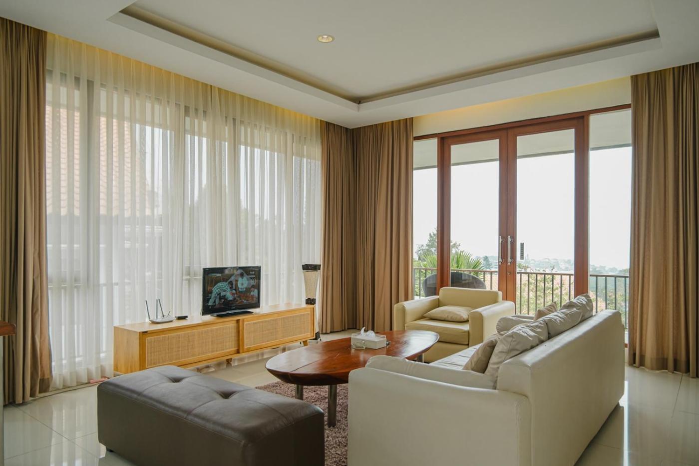 Oyama City View Villa 4 Bedrooms With A Private Swimming Pool Bandung Eksteriør billede